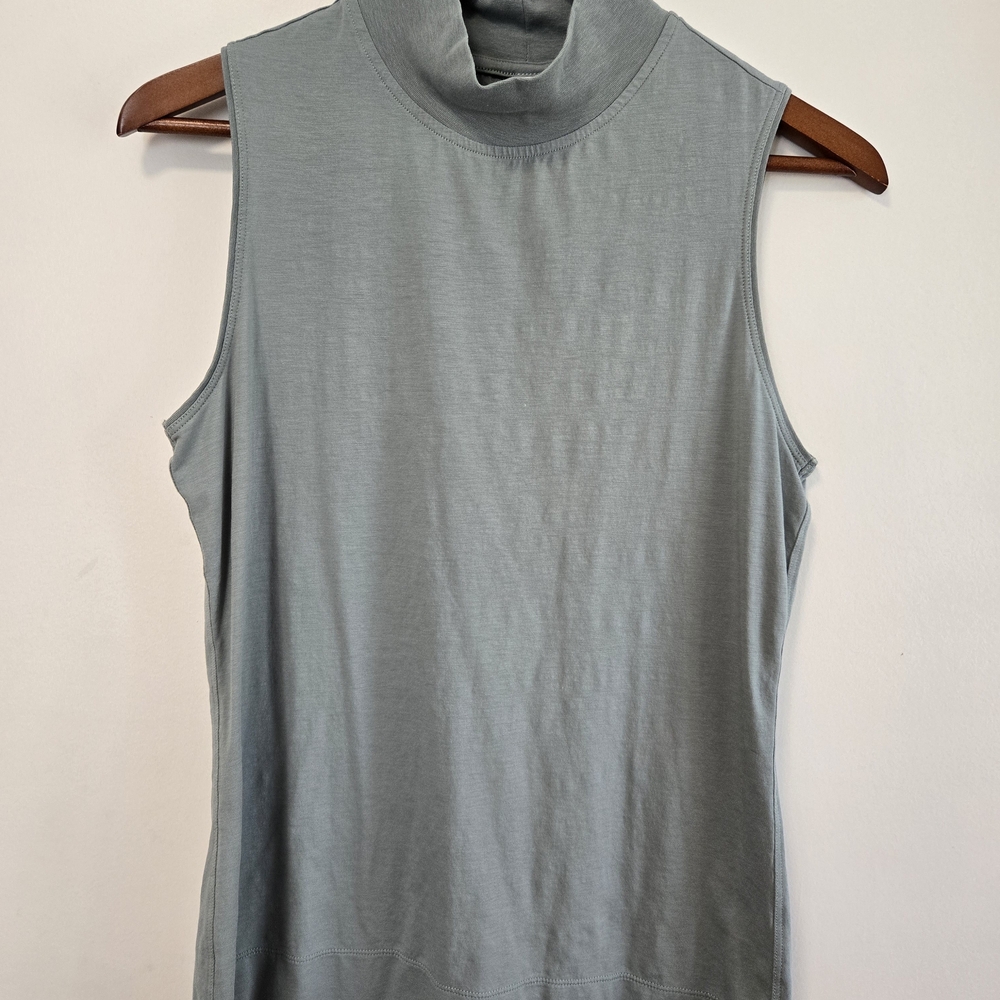 Athleta Sleeveless Gray/Green Athletic Tank Top